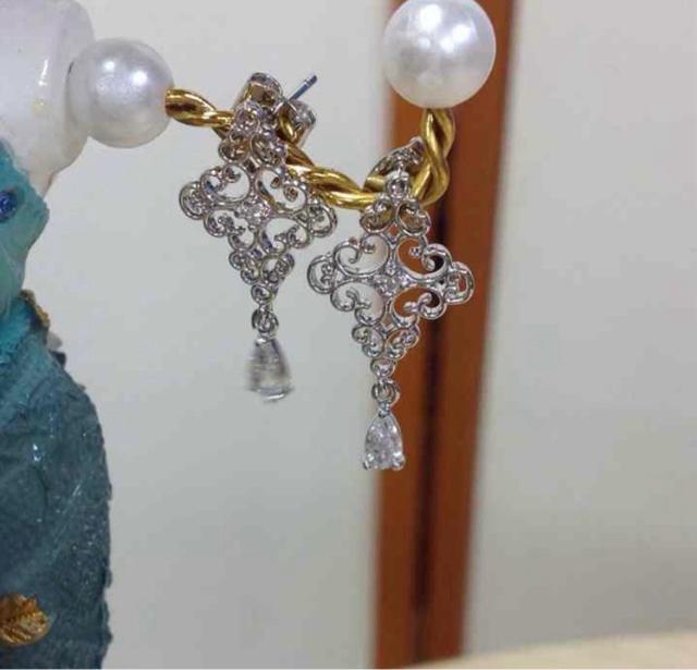 クルヴァロザンガ&ストーンピアス < 女性アクセサリー/時計  クルヴァロザンガ&ストーンピアス  < 女性アクセサリー/時計の