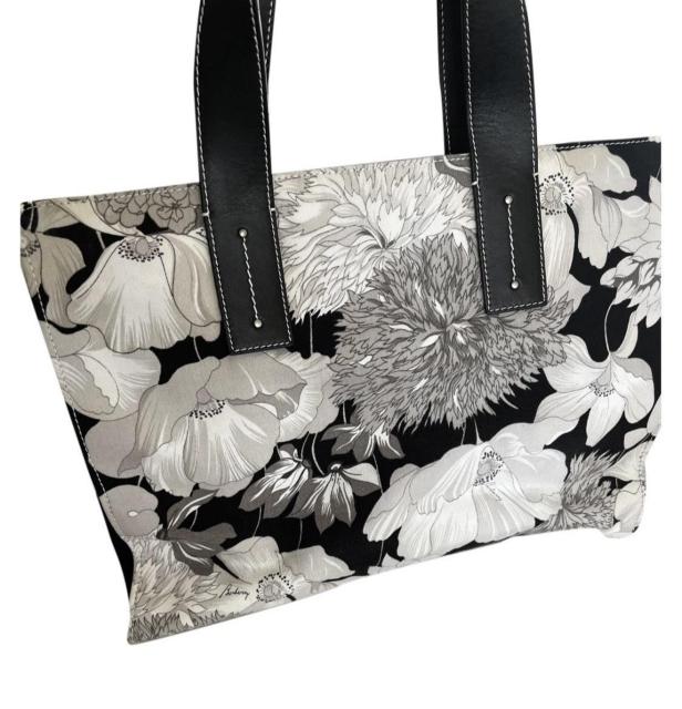 バーバリー ロンドン 花柄 ストライプ トートバッグ ポーチ付き < ブランド バーバリー ロンドン 花柄 ストライプ トートバッグ ポーチ付き < ブランドの