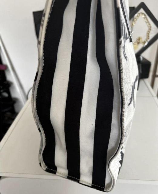 バーバリー ロンドン 花柄 ストライプ トートバッグ ポーチ付き < ブランド バーバリー ロンドン 花柄 ストライプ トートバッグ ポーチ付き < ブランドの