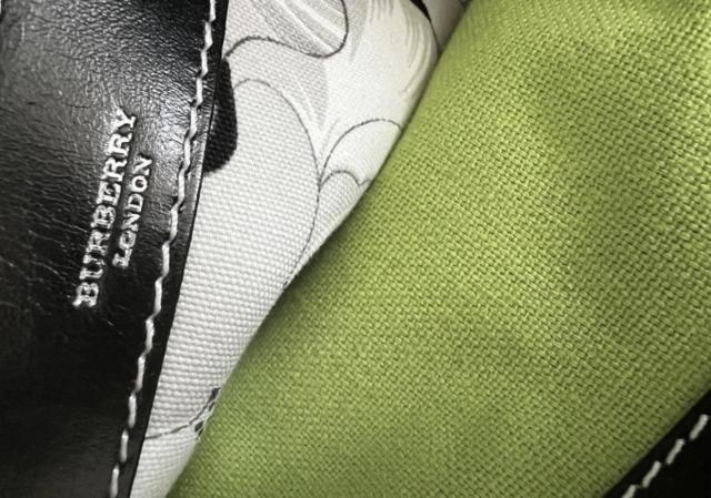 バーバリー ロンドン 花柄 ストライプ トートバッグ ポーチ付き < ブランド バーバリー ロンドン 花柄 ストライプ トートバッグ ポーチ付き < ブランドの