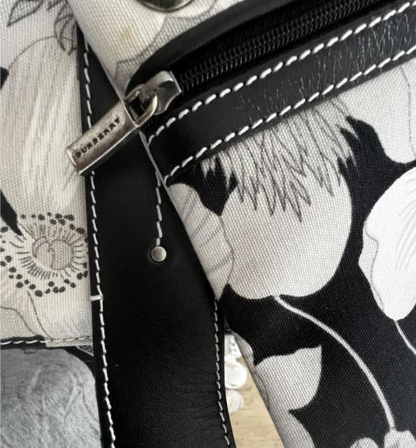 バーバリー ロンドン 花柄 ストライプ トートバッグ ポーチ付き < ブランド バーバリー ロンドン 花柄 ストライプ トートバッグ ポーチ付き < ブランドの