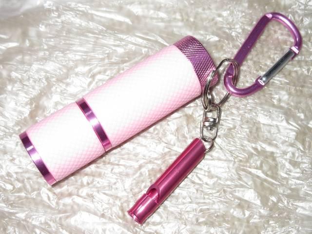 未使用☆LEDライト&ホイッスル*緊急時*カラビナフック付 < 女性ファッション  未使用☆LEDライト&ホイッスル*緊急時*カラビナフック付  < 女性ファッションの