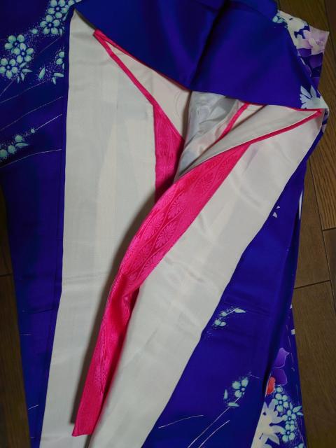 §未使用、振袖、草花文、暈し染め、銀歳、重ね衿付き、濃青柄 < 女性ファッション  §未使用、振袖、草花文、暈し染め、銀歳、重ね衿付き、濃青柄 < 女性ファッションの
