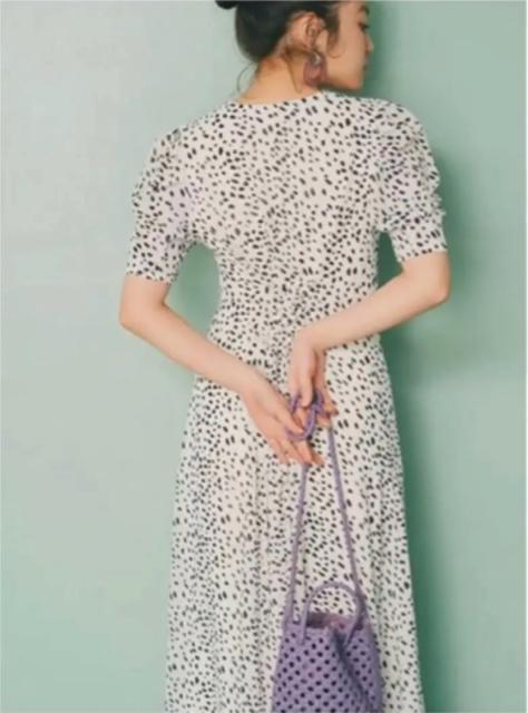 GRLグレイルダルメシアン柄ワンピースドットシフォンロングマキシワンピ編み上げレースアップパフスリーブVネック半袖今田美桜白黒 < ブランド  GRLグレイルダルメシアン柄ワンピースドットシフォンロングマキシワンピ編み上げレースアップパフスリーブVネック半袖今田美桜白黒 < ブランドの