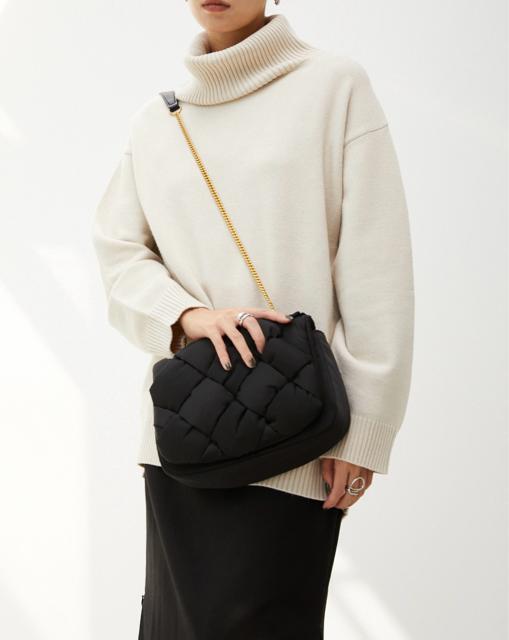 雑誌掲載●定価9,350円【美品】ボンディングメッシュチェーンバッグ●黒ブラック●ショルダーバッグ●美人百科 GISELs 韓国 < ブランド  雑誌掲載●定価9,350円【美品】ボンディングメッシュチェーンバッグ●黒ブラック●ショルダーバッグ●美人百科 GISELs 韓国 < ブランドの