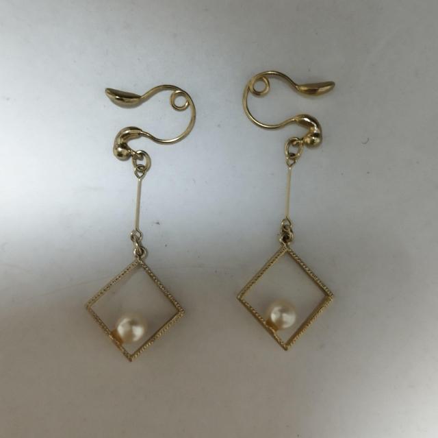 ゆれる パール ゴールドダイヤモンド型モチーフ イヤリング 耳が痛くなりにくい < 女性アクセサリー/時計  ゆれる パール ゴールドダイヤモンド型モチーフ イヤリング 耳が痛くなりにくい  < 女性アクセサリー/時計の