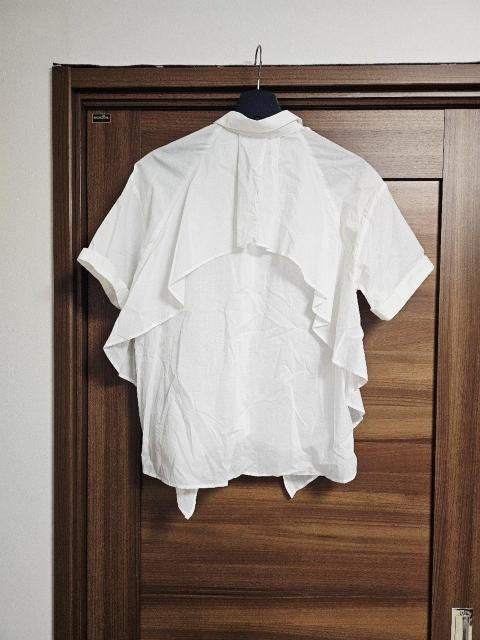 【新品】 canal deux Luxe フリル 半袖シャツ M NICOLE < ブランド 【新品】 canal deux Luxe フリル 半袖シャツ M NICOLE < ブランドの