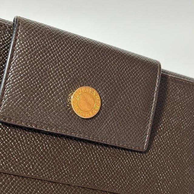 BVLGARI ブルガリ メンズ クラシコ Wホック二つ折り長財布 レザー ダークブラウン ブラウン ゴールド金具 < ブランド BVLGARI ブルガリ メンズ クラシコ Wホック二つ折り長財布 レザー ダークブラウン ブラウン ゴールド金具 < ブランドの