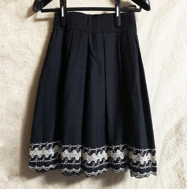 新品 レストローズL'EST ROSE 花柄 刺繍 スカート 革リボンベルト 黒 ブラック 2 < ブランド 新品 レストローズL'EST ROSE 花柄 刺繍 スカート 革リボンベルト 黒 ブラック 2 < ブランドの