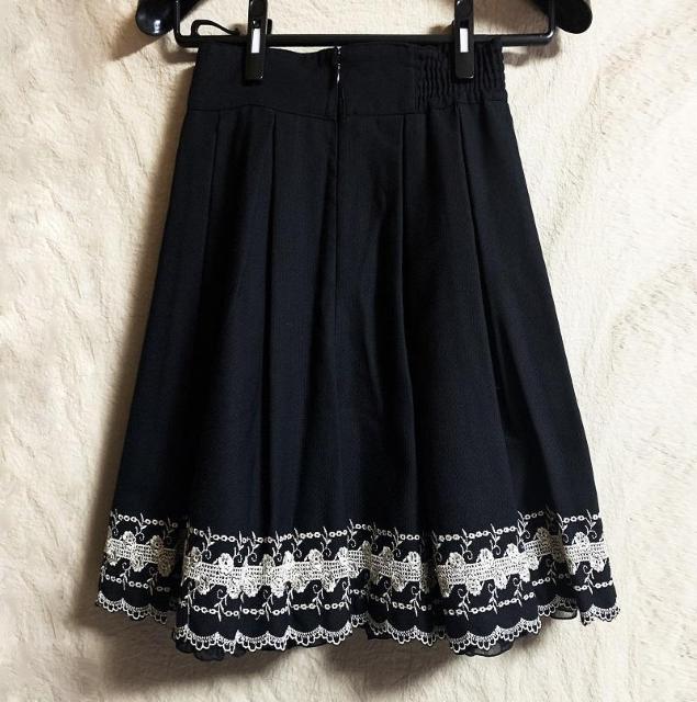 新品 レストローズL'EST ROSE 花柄 刺繍 スカート 革リボンベルト 黒 ブラック 2 < ブランド 新品 レストローズL'EST ROSE 花柄 刺繍 スカート 革リボンベルト 黒 ブラック 2 < ブランドの