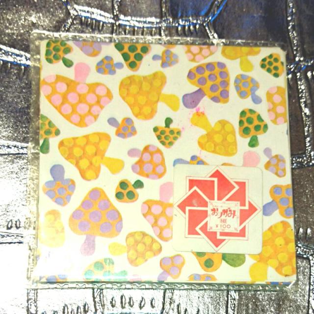 昭和レトロ カラフル きのこ 折り紙 50枚 ファンシー 千代紙 < おもちゃ  昭和レトロ カラフル きのこ 折り紙 50枚 ファンシー 千代紙  < おもちゃの