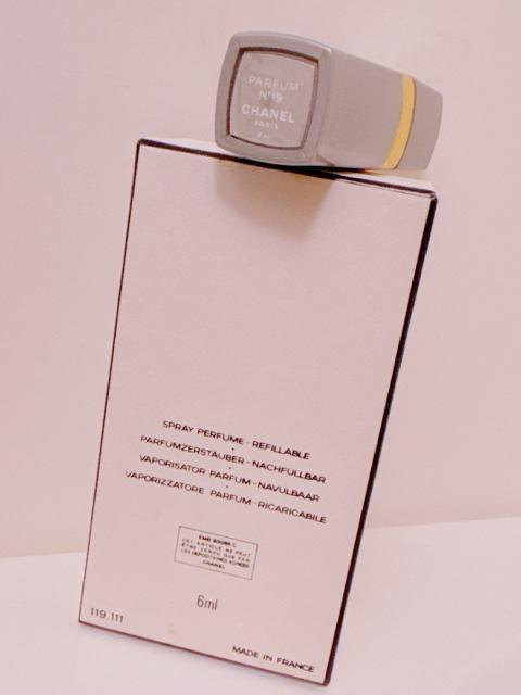 CHANEL シャネル No.19 ナンバー19 PARFUM 香水 6ml 未使用品 < ブランド CHANEL シャネル No.19 ナンバー19 PARFUM 香水 6ml 未使用品 < ブランドの