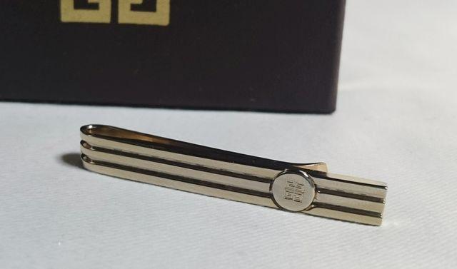 正規良レア ジバンシィGIVENCHY ストライプライン ロゴネクタイピン ゴールド タイバー < ブランド  正規良レア ジバンシィGIVENCHY ストライプライン ロゴネクタイピン ゴールド タイバー  < ブランドの