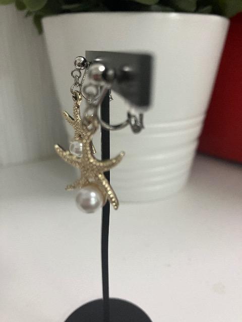 ハンドメイド ヒトデとパールのチャームを使用したイヤリング < 女性ファッション  ハンドメイド ヒトデとパールのチャームを使用したイヤリング < 女性ファッションの