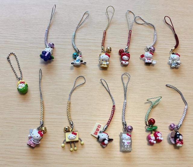ハローキティご当地ストラップ☆12個まとめ売り < おもちゃ  ハローキティご当地ストラップ☆12個まとめ売り  < おもちゃの