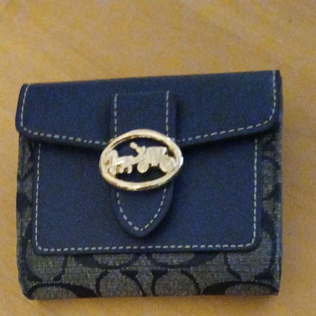 【新品・未使用】COACH コーチ 二つ折り財布 デニム シグネチャー 馬車ロゴ アウトレット購入品 < ブランド  【新品・未使用】COACH コーチ 二つ折り財布 デニム シグネチャー 馬車ロゴ アウトレット購入品  < ブランドの