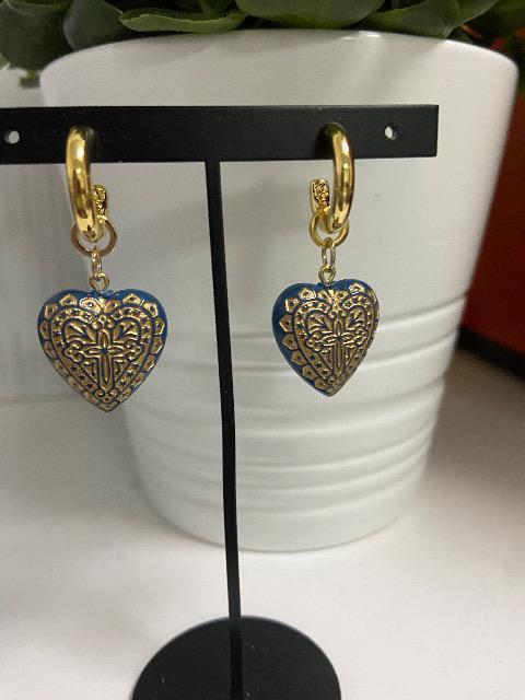 最終値下げ ハンドメイド ドイツ製アクリルハートのハーフフープピアス < 女性ファッション  最終値下げ ハンドメイド ドイツ製アクリルハートのハーフフープピアス  < 女性ファッションの