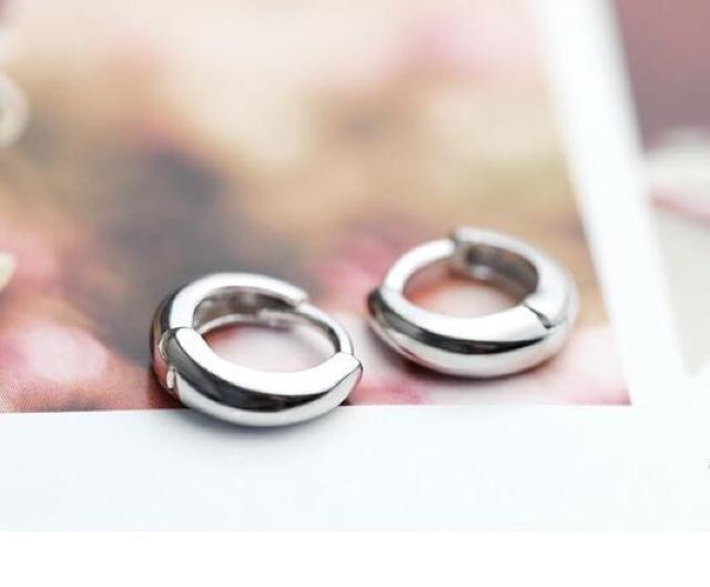 【送料無料】高級感※ピアス レディース 贈り物 プレゼント シンプル ホワイトゴールド S925 新品 < 女性アクセサリー/時計 【送料無料】高級感※ピアス レディース 贈り物 プレゼント シンプル ホワイトゴールド S925 新品 < 女性アクセサリー/時計の