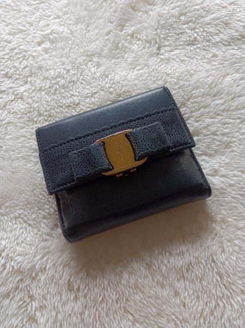 Ferragamoヴィラ★三つ折り財布★素敵★美品★カード沢山収納便利★フェラガモ★ < 女性ファッション  Ferragamoヴィラ★三つ折り財布★素敵★美品★カード沢山収納便利★フェラガモ★ < 女性ファッションの