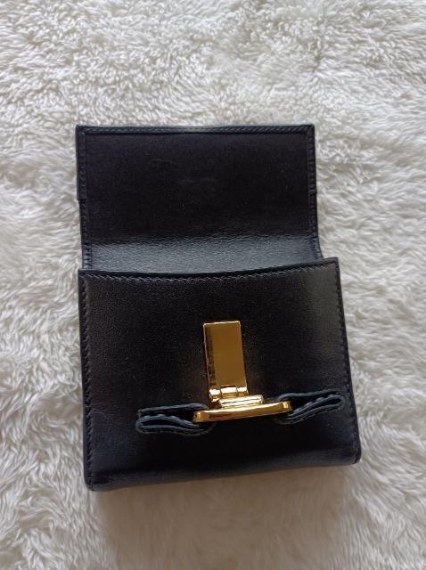 Ferragamoヴィラ★三つ折り財布★素敵★美品★カード沢山収納便利★フェラガモ★ < 女性ファッション  Ferragamoヴィラ★三つ折り財布★素敵★美品★カード沢山収納便利★フェラガモ★ < 女性ファッションの