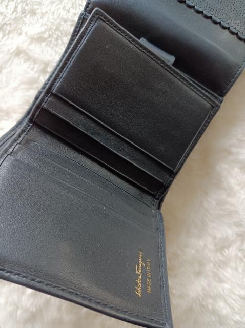 Ferragamoヴィラ★三つ折り財布★素敵★美品★カード沢山収納便利★フェラガモ★ < 女性ファッション  Ferragamoヴィラ★三つ折り財布★素敵★美品★カード沢山収納便利★フェラガモ★ < 女性ファッションの