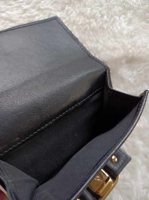 Ferragamoヴィラ★三つ折り財布★素敵★美品★カード沢山収納便利★フェラガモ★ < 女性ファッション  Ferragamoヴィラ★三つ折り財布★素敵★美品★カード沢山収納便利★フェラガモ★ < 女性ファッションの