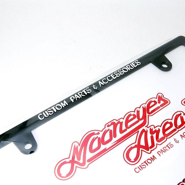 匿名配送 Raised MOONEYES Area-1 ロゴ スキニー ライセンスフレーム 2枚セット ナンバーフレーム < 自動車/バイク 匿名配送 Raised MOONEYES Area-1 ロゴ スキニー ライセンスフレーム 2枚セット ナンバーフレーム < 自動車/バイク