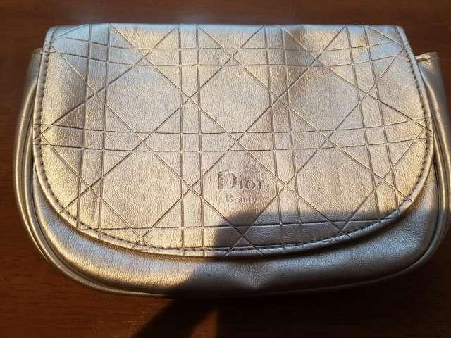 Diorシルバーポーチ非売品 < ブランド  Diorシルバーポーチ非売品  < ブランドの
