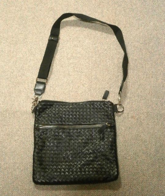 ◆COGU ITALY コグ イタリー ショルダーバッグ ブラック 中古品 < 女性ファッション  ◆COGU ITALY コグ イタリー ショルダーバッグ ブラック 中古品  < 女性ファッションの