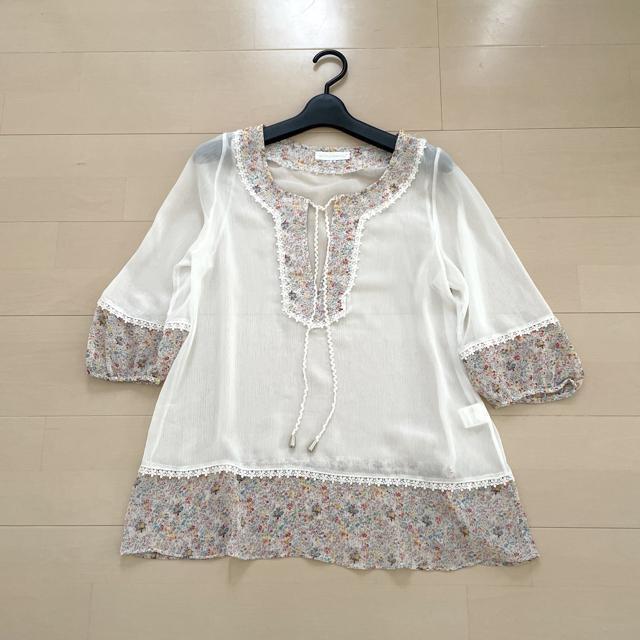 未使用 earth music&ecology 花柄レース切替 シフォンブラウス < ブランド  未使用 earth music&ecology 花柄レース切替 シフォンブラウス < ブランドの