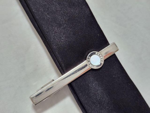 正規 アルフレッドダンヒル ロゴ シェルサークル コンビネクタイピン SV 白 ラウンドタイピン アイコンタイバー  タイクリップ < ブランド  正規 アルフレッドダンヒル ロゴ シェルサークル コンビネクタイピン SV 白 ラウンドタイピン アイコンタイバー  タイクリップ < ブランドの