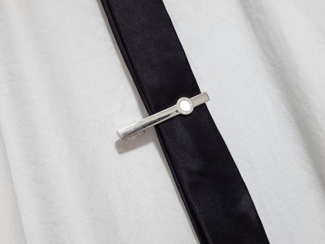 正規 アルフレッドダンヒル ロゴ シェルサークル コンビネクタイピン SV 白 ラウンドタイピン アイコンタイバー  タイクリップ < ブランド  正規 アルフレッドダンヒル ロゴ シェルサークル コンビネクタイピン SV 白 ラウンドタイピン アイコンタイバー  タイクリップ < ブランドの