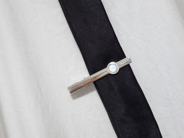 正規 アルフレッドダンヒル ロゴ シェルサークル コンビネクタイピン SV 白 ラウンドタイピン アイコンタイバー  タイクリップ < ブランド  正規 アルフレッドダンヒル ロゴ シェルサークル コンビネクタイピン SV 白 ラウンドタイピン アイコンタイバー  タイクリップ < ブランドの