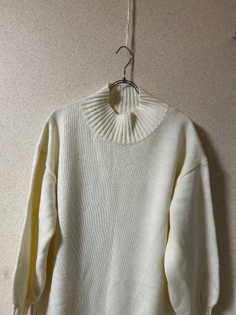 1.1Vi^OtSALON(W)E[jbgs[X