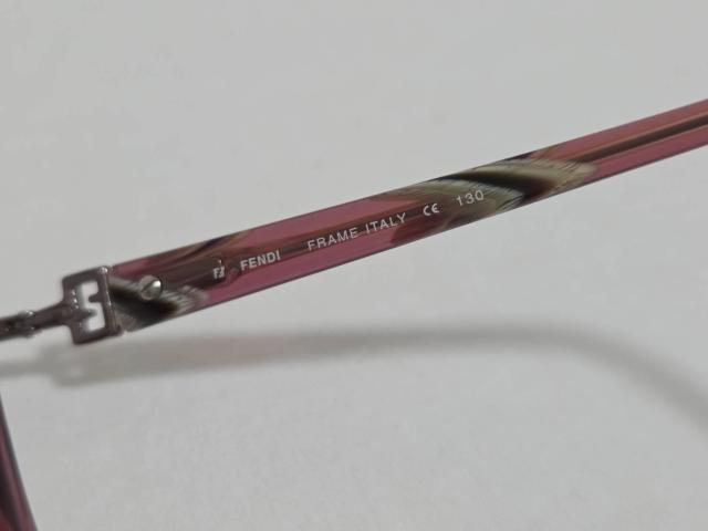 正規レア フェンディ Fロゴ グラマラス メタルフレームアイウェア ピンク系 ズッカF 石 アイコン 男女兼用 サングラス○眼鏡 < ブランド  正規レア フェンディ Fロゴ グラマラス メタルフレームアイウェア ピンク系 ズッカF 石 アイコン 男女兼用 サングラス○眼鏡 < ブランドの