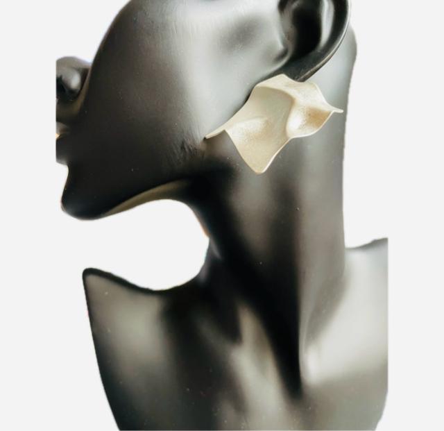 b166 波状デザインピアス < 女性アクセサリー/時計 b166 波状デザインピアス < 女性アクセサリー/時計の