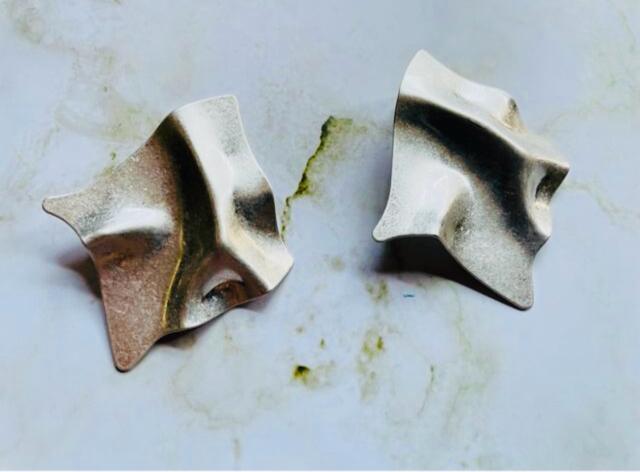 b166 波状デザインピアス < 女性アクセサリー/時計 b166 波状デザインピアス < 女性アクセサリー/時計の