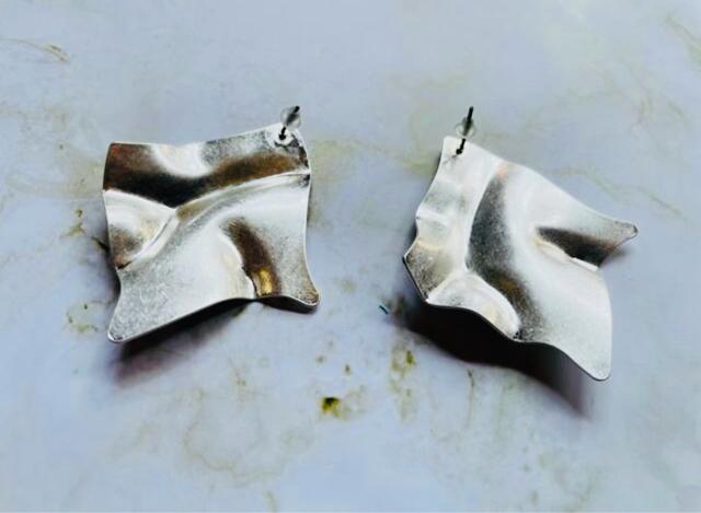 b166 波状デザインピアス < 女性アクセサリー/時計 b166 波状デザインピアス < 女性アクセサリー/時計の