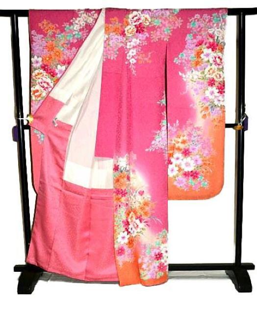 【最高級】新品同様 ピンク 暈し染め 銀通し 金駒シシュウ 花尽し 可愛い振袖 身丈164cm 裄丈66.5cm T3500 < 女性ファッション  【最高級】新品同様 ピンク 暈し染め 銀通し 金駒シシュウ 花尽し 可愛い振袖 身丈164cm 裄丈66.5cm T3500 < 女性ファッションの