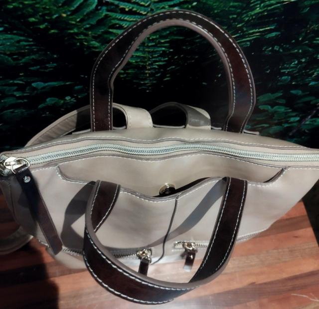 ベージュ 合成皮革 リュック・バックパック ポケット沢山 トートバッグにもなる < 女性ファッション  ベージュ 合成皮革 リュック・バックパック ポケット沢山 トートバッグにもなる < 女性ファッションの