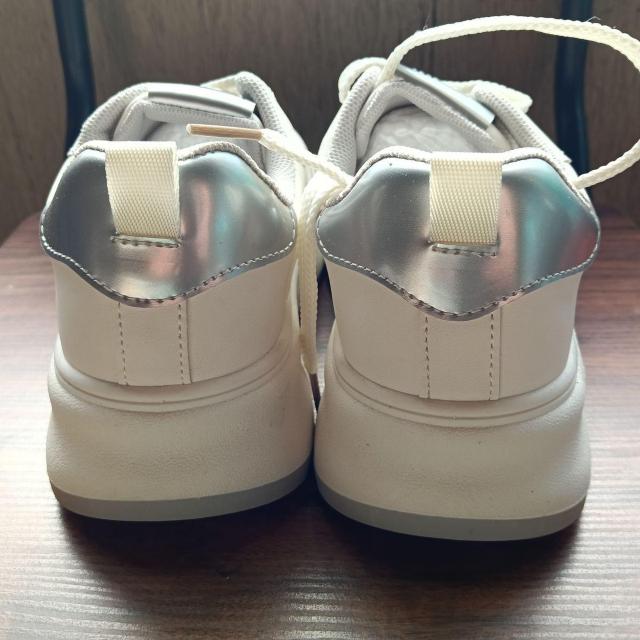 新品 23cm レディース スニーカー ホワイト シューズ 靴 カジュアル < 女性ファッション  新品 23cm レディース スニーカー ホワイト シューズ 靴 カジュアル < 女性ファッションの