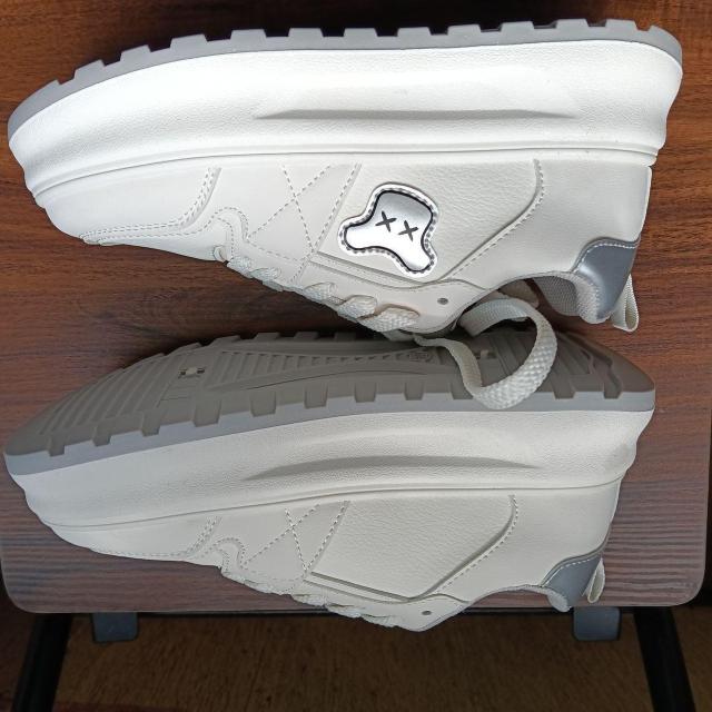 新品 23cm レディース スニーカー ホワイト シューズ 靴 カジュアル < 女性ファッション  新品 23cm レディース スニーカー ホワイト シューズ 靴 カジュアル < 女性ファッションの