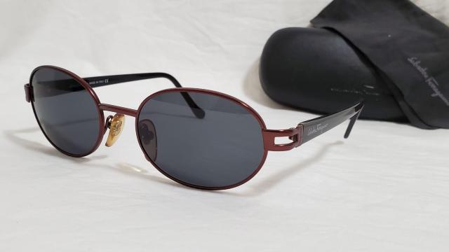 正規美 レア フェラガモ ロゴ 赤系ピンクゴールドブロンズ ラウンドメタルサングラス 黒 クラシックヴィンテージ 付属有○メガネ < ブランド  正規美 レア フェラガモ ロゴ 赤系ピンクゴールドブロンズ ラウンドメタルサングラス 黒 クラシックヴィンテージ 付属有○メガネ  < ブランドの