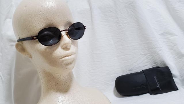 正規美 レア フェラガモ ロゴ 赤系ピンクゴールドブロンズ ラウンドメタルサングラス 黒 クラシックヴィンテージ 付属有○メガネ < ブランド  正規美 レア フェラガモ ロゴ 赤系ピンクゴールドブロンズ ラウンドメタルサングラス 黒 クラシックヴィンテージ 付属有○メガネ < ブランドの