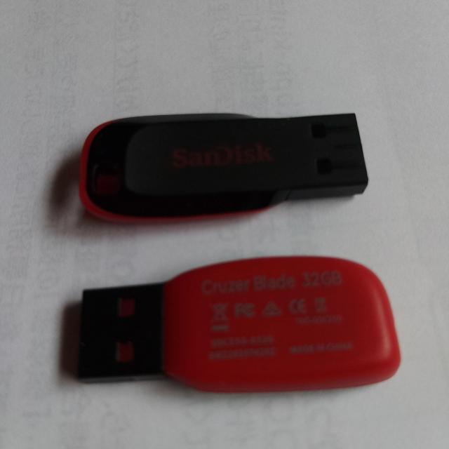 SanDiskCruzerBlade32GBjRC` 