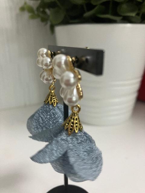ハンドメイド フラワータッセルのチャームを使用したフラワーパールピアス ブルー < 女性ファッション  ハンドメイド フラワータッセルのチャームを使用したフラワーパールピアス ブルー < 女性ファッションの