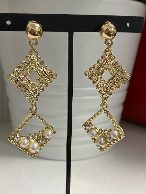 ハンドメイド スクエアデザイン 樹脂のノンホールピアス < 女性ファッション  ハンドメイド スクエアデザイン 樹脂のノンホールピアス < 女性ファッションの