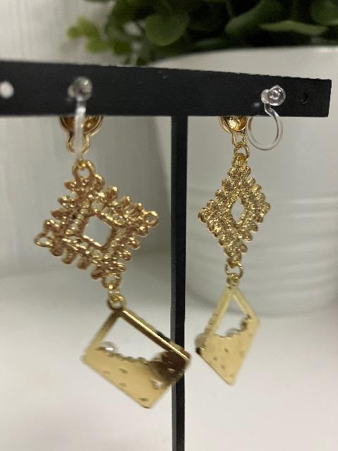 ハンドメイド スクエアデザイン 樹脂のノンホールピアス < 女性ファッション  ハンドメイド スクエアデザイン 樹脂のノンホールピアス < 女性ファッションの