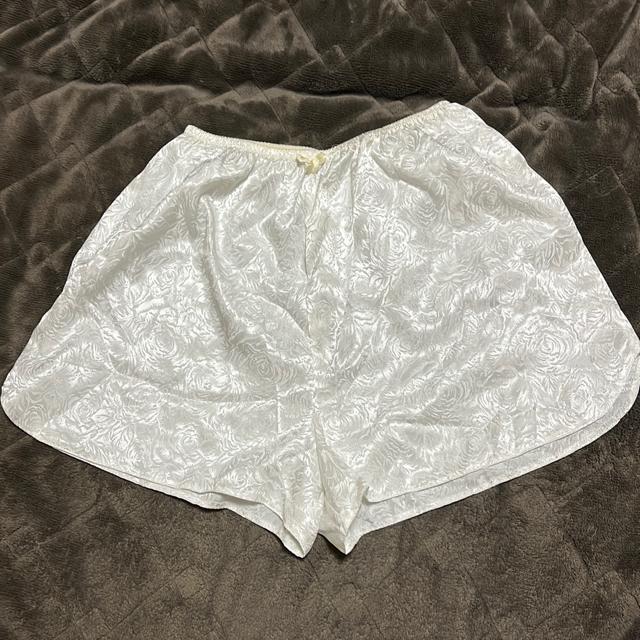 ☆☆☆☆☆タンス整理品 衣類 おまとめOK ホームクリーニング済み フレアパンツ ホワイト 花柄 Lサイズ ヒップ90-98 ◎ < 女性ファッション  ☆☆☆☆☆タンス整理品 衣類 おまとめOK ホームクリーニング済み フレアパンツ ホワイト 花柄 Lサイズ ヒップ90-98 ◎  < 女性ファッションの
