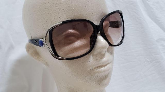 正規 レア Dior ロゴ メタルアイライン ジュエリーサングラス 黒 茶 青 ラピス 大粒1PストーンL ビッグレンズアイウェア < ブランド  正規 レア Dior ロゴ メタルアイライン ジュエリーサングラス 黒 茶 青 ラピス 大粒1PストーンL ビッグレンズアイウェア < ブランドの